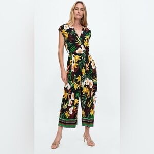 Zara Tropical Floral Black V-Neck Keyhole Back 
Jumpsuit Size XS